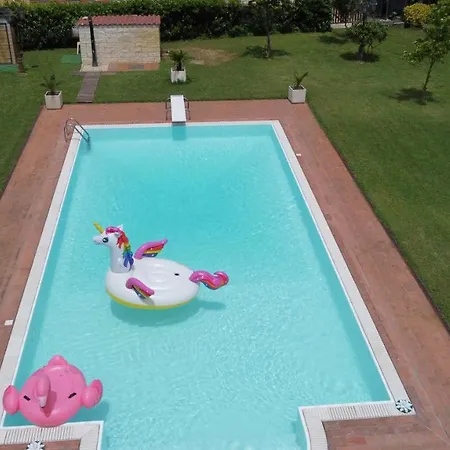 Kemping Bubble On The Pool *